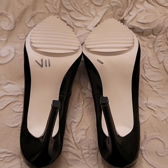 JustFab Lucine Black & White Heels - Picture 14 of 16